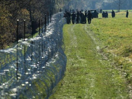 Словения возводит забор на границе с Хорватией из-за потока мигрантов
