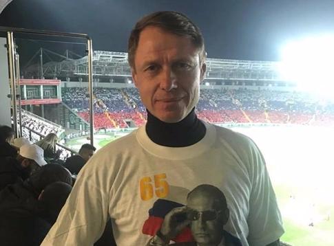В сети обсуждают белорусского тренера в футболке с Путиным