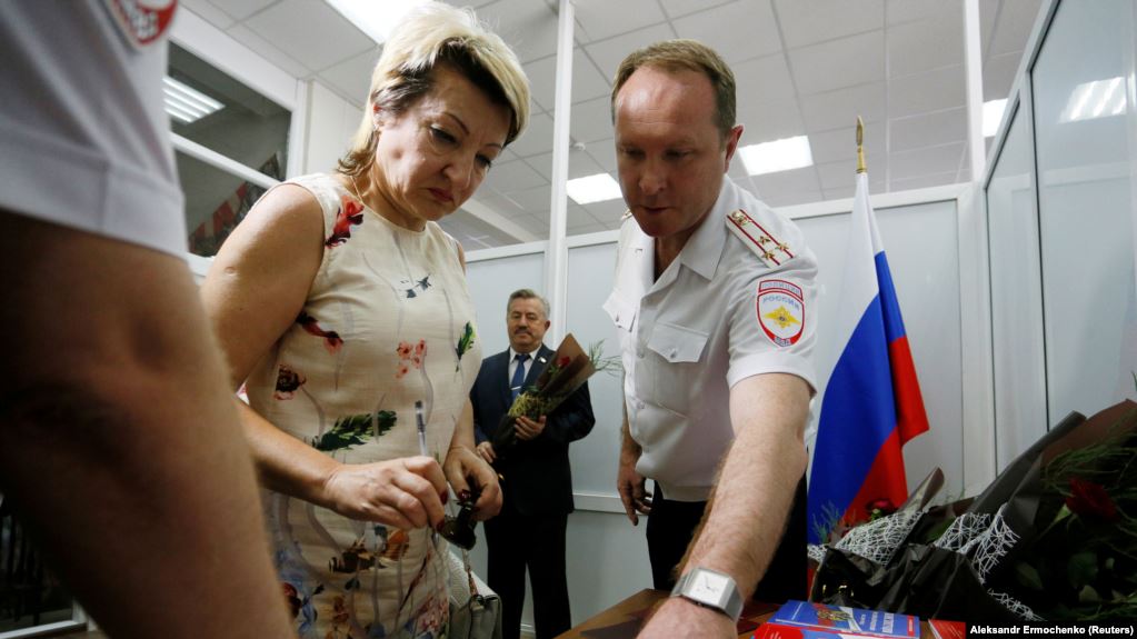 Фото - паспорта Российской Федерации получили 13 тысяч украинцев