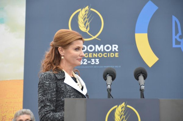 Первая леди приняла участие в открытии Мемориала жертвам Голодомора
