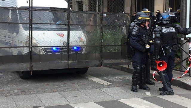 В Париже полиция избила пропагандистку российского агентства Sputnik