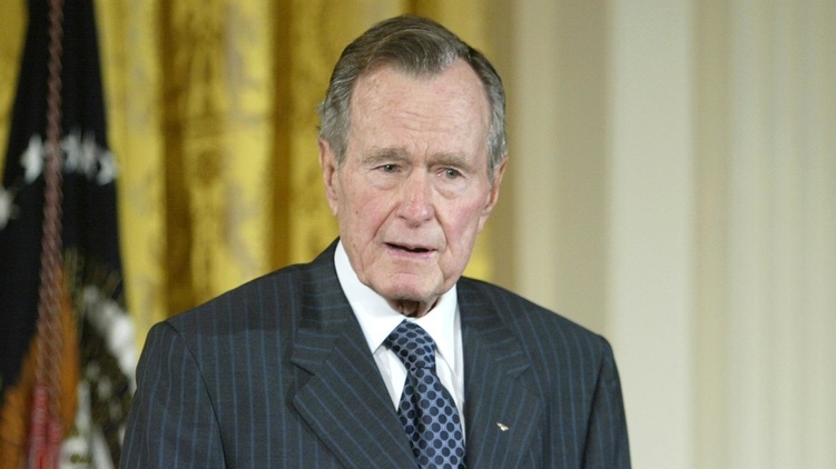 На фото 41-й президент США (1989-1993)  Джордж Уолтер Буш