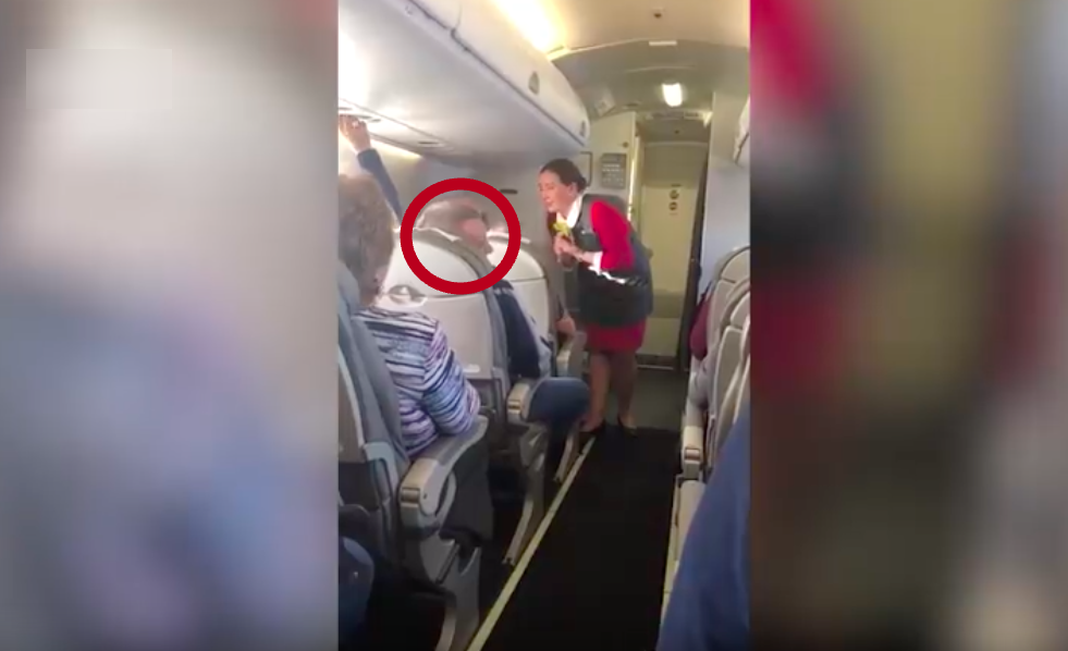 Известный российский артист устроил скандал в самолете (видео)