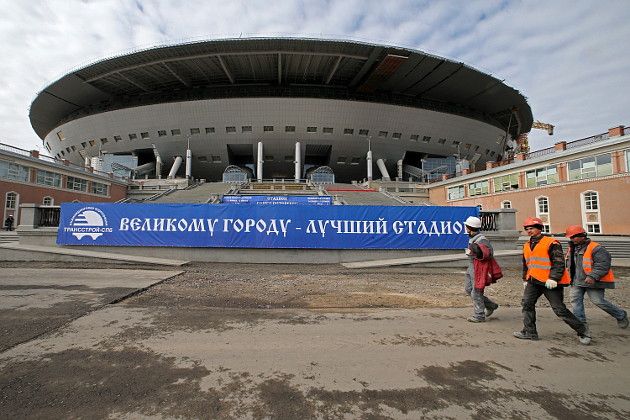 В сети появились новые фото нелепых конструкций самого дорогого стадиона России