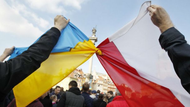 Польша вводит украинский язык в банках