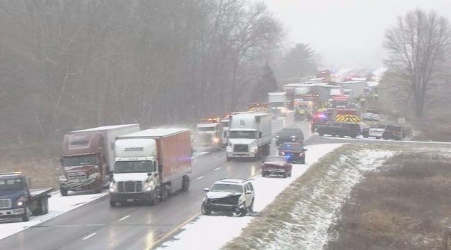 Снегопад в США спровоцировал масштабное ДТП: столкнулись 40 автомобилей