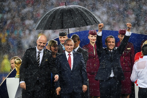 "Не просто так берегут от дождя!": подозрительный факт о Путине