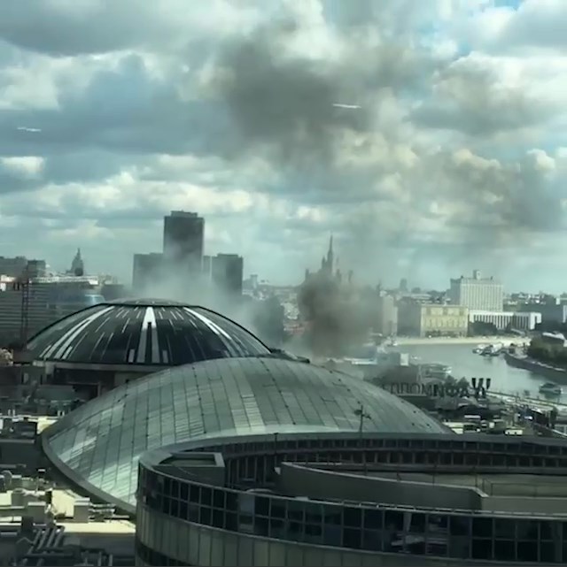 В центре Москвы горит торговый центр: идет эвакуация