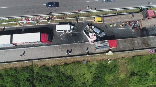 В Болгарии в результате ДТП столкнулись сразу 40 автомобилей