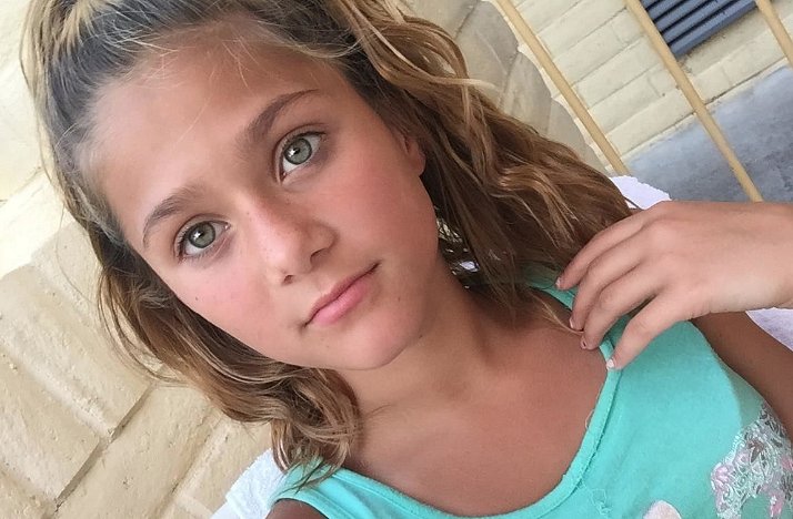Двоих школьниц арестовали за травлю 12-летней девочки, которая покончила с собой