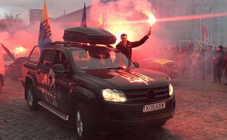 Сторонники Саакашвили приехали к дому Порошенко