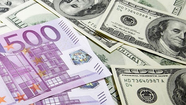 Курс доллара в Украине упал после недели роста