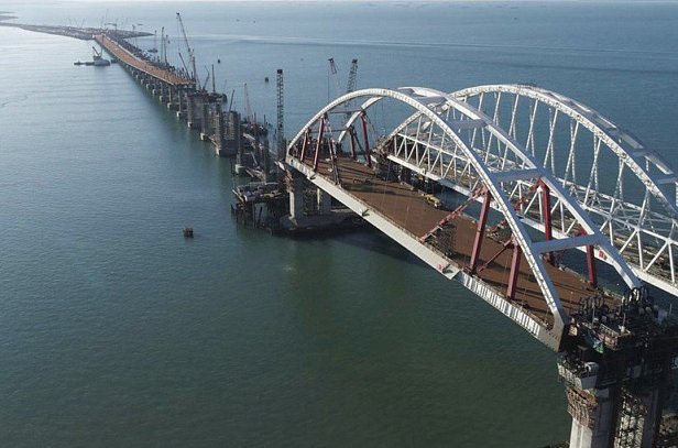 Оккупанты заявили, что установили все опоры автодорожной части Керченского моста