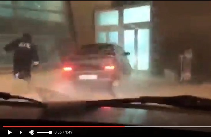 Видео погони за пьяным водителем, который разрушил аэропорт в РФ (ВИДЕО)
