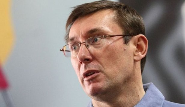 Луценко предложил «потерявшему доверие» премьеру уйти добровольно в отставку