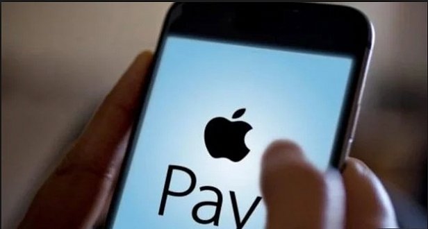 Apple Pay в Украине подключит новый банк: названы сроки