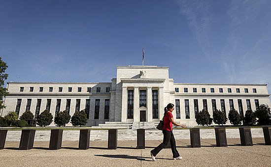 Финансовый регулятор США сохранил базовую ставку на рекордно низком уровне