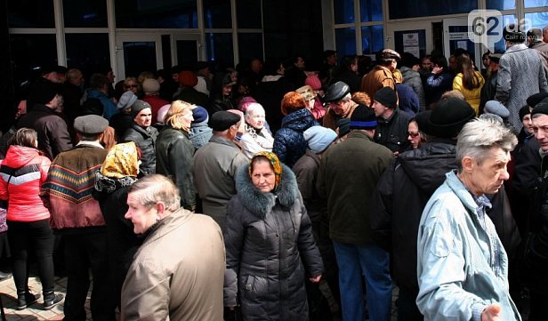 «ДНР»: огромные очереди выстраиваются за пенсиями