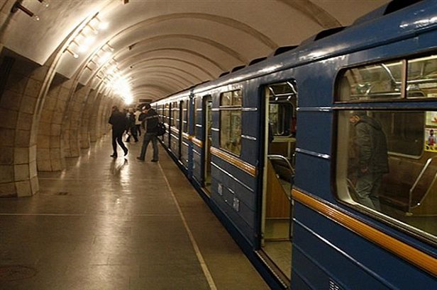 На фото   -  метро Киева 