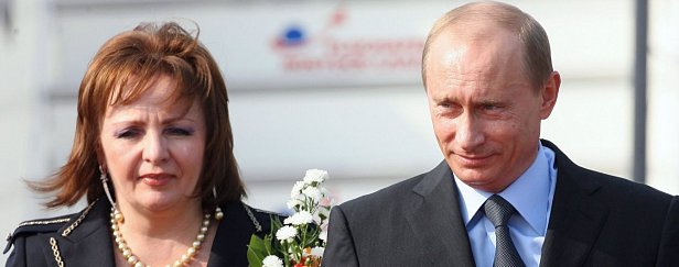 "Деньги решают все": активисты попали в особняк экс-жены Путина