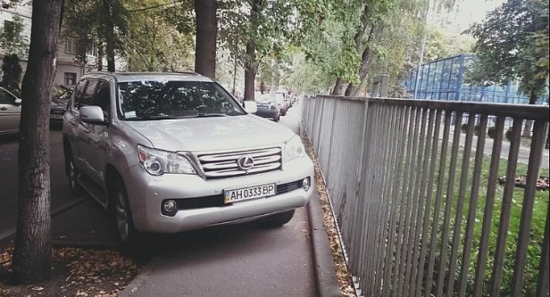 е-Петиція: "Заборона паркування авто на тротуарі"