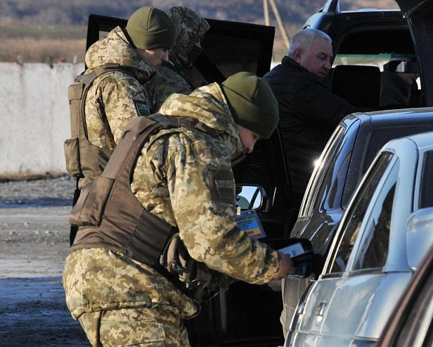 Госпогранслужба: задержан человек, перевозивший боевикам 115 тысяч грн