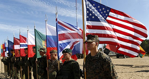 На фото военные стран-участниц альянса