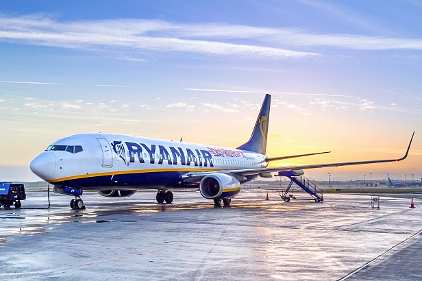На фото  - Ryanair