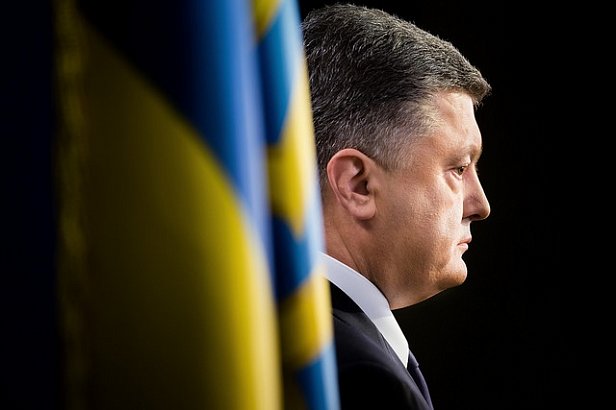 Социологи: рейтинг Порошенко среди украинцев упал до 17%