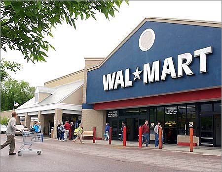 В Walmart объявила о повышении зарплаты сотрудникам