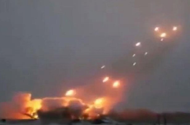 СРОЧНО: Полтора часа под огнем, боевики устроили ад у границы с Россией