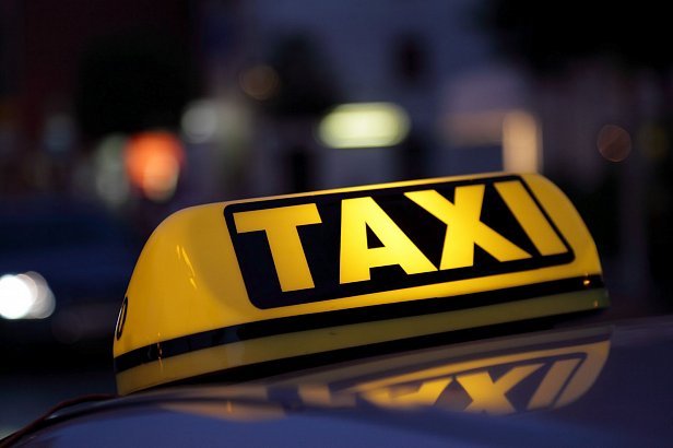Такси на Новый год станет невиданной роскошью, появились тарифы