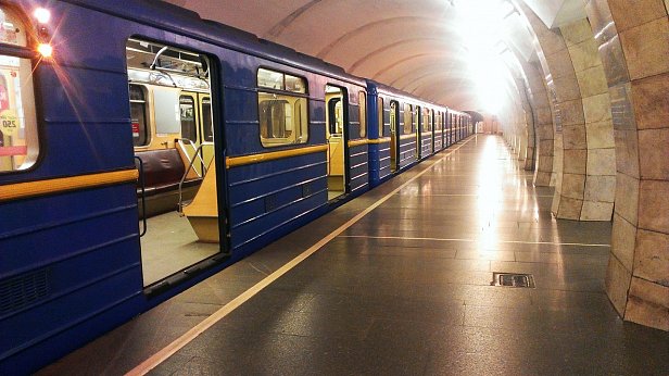 На фото  - метро Киева