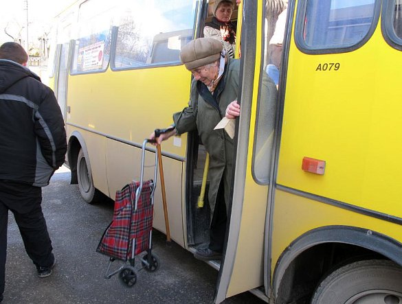 В части Украины пенсионеры будут платить за проезд в автобусах и маршрутных такси