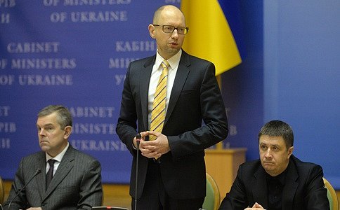 Яценюк: Кабмин назначит выплаты получившим травмы участникам Евромайдана
