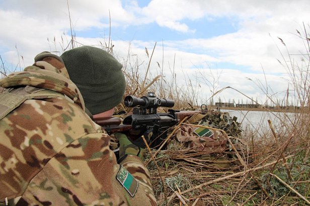 Украинские пограничники провели масштабные учения на админгранице с Крымом