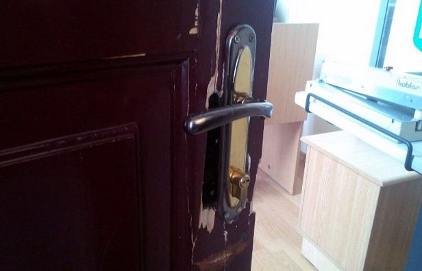 В Полтаве в кабинете мэра города Мамая выбили дверь 