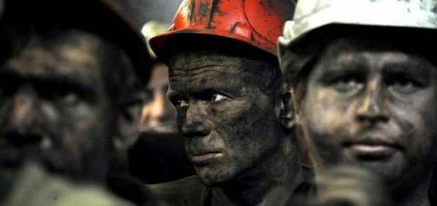 На фото шахтеры