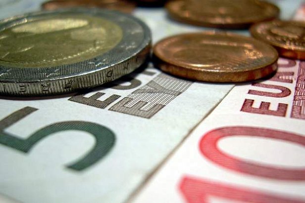 Курс евро к рублю в России 17 декабря немного просел 