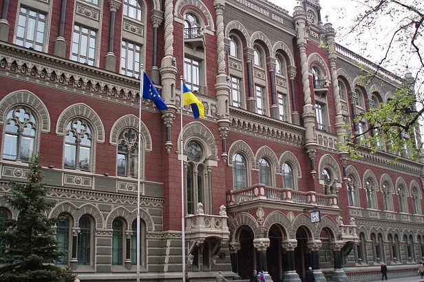 Украинцы в 2015 году сняли с депозитов 18 млрд грн