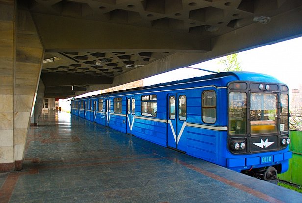 На фото  - метро Киева