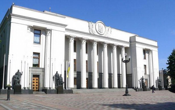 На фото здание украинского парламента