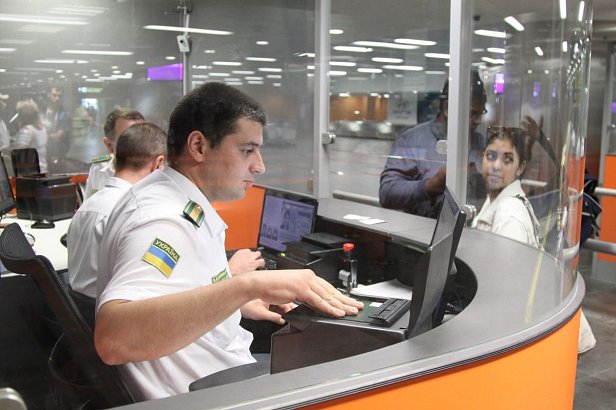 В аэропорту Борисполь задержали турка, предлагавшего пограничнику взятку 500 долл