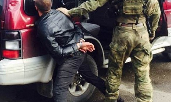 СБУ задержала торговцев оружием в Черновицкой области