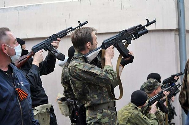 РФ использует выборы в Донбассе для набора местных жителей в свою армию