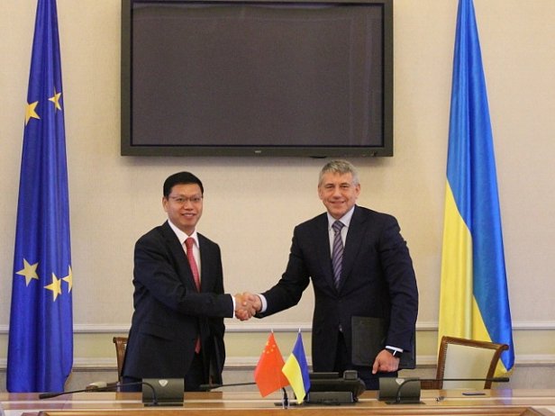 Представитель CNBM и министр энергетики Украины