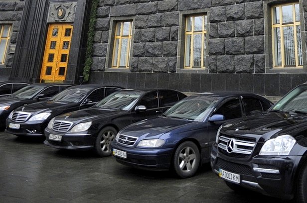 На обслуживание автомобилей украинских депутатов потратят 42 млн грн