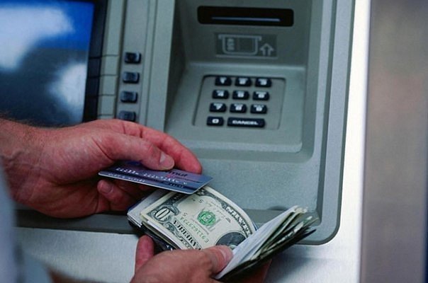 ПриватБанк: курс доллара по карточным операциям повышен