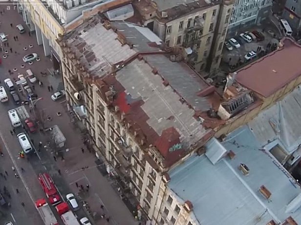 В сети появилось видео с квадрокоптера, снятое на месте обвала дома в Киеве