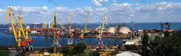 Кабмин снизит портовые сборы с 1 января 2018 года